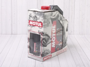 Масло MOTUL Промо упаковка 7100 10W40 ( 4 л)+C4 CL FL (0,100л)